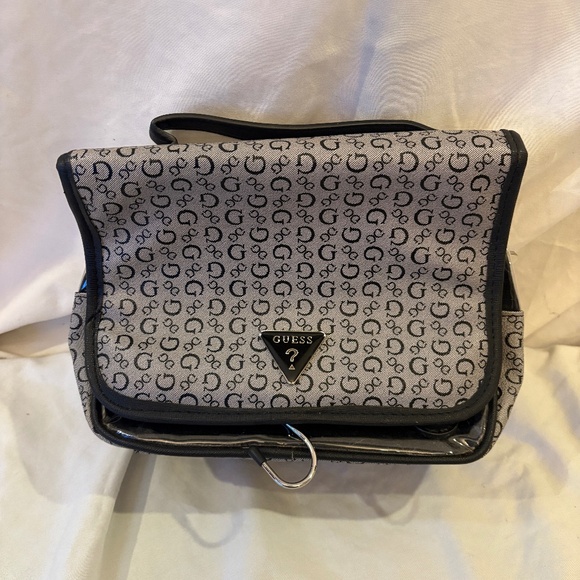 GUESS Signature Gray Portable Hanging Toiletry Travel Bag Makeup Bag Medium - Picture 1 of 12